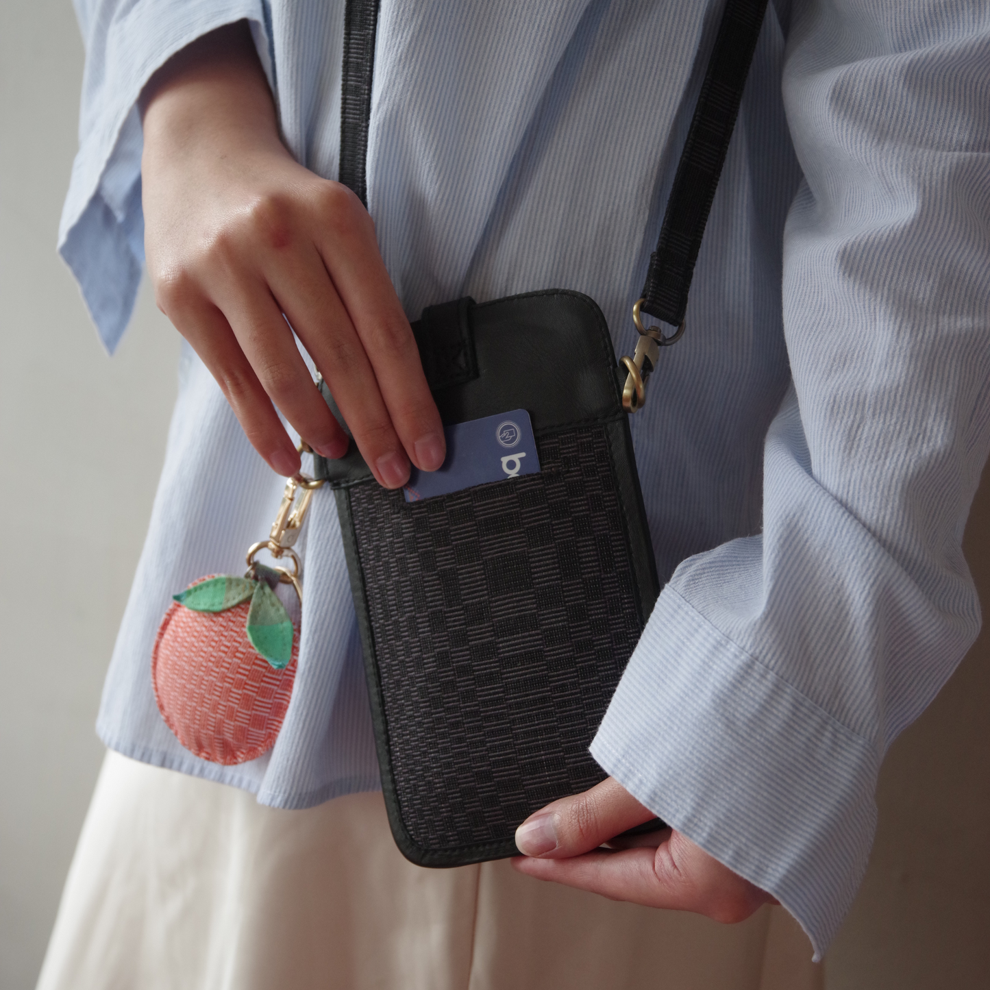 Liksi Sling in Black