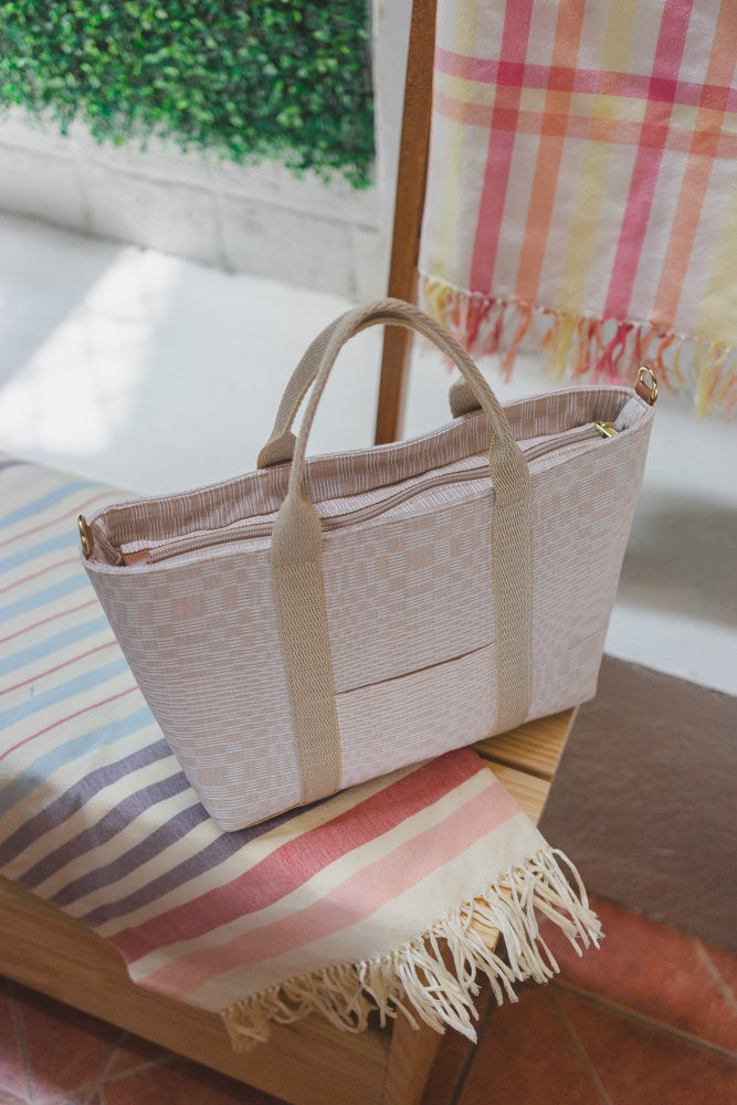 Malaya Mini in Abra Sand