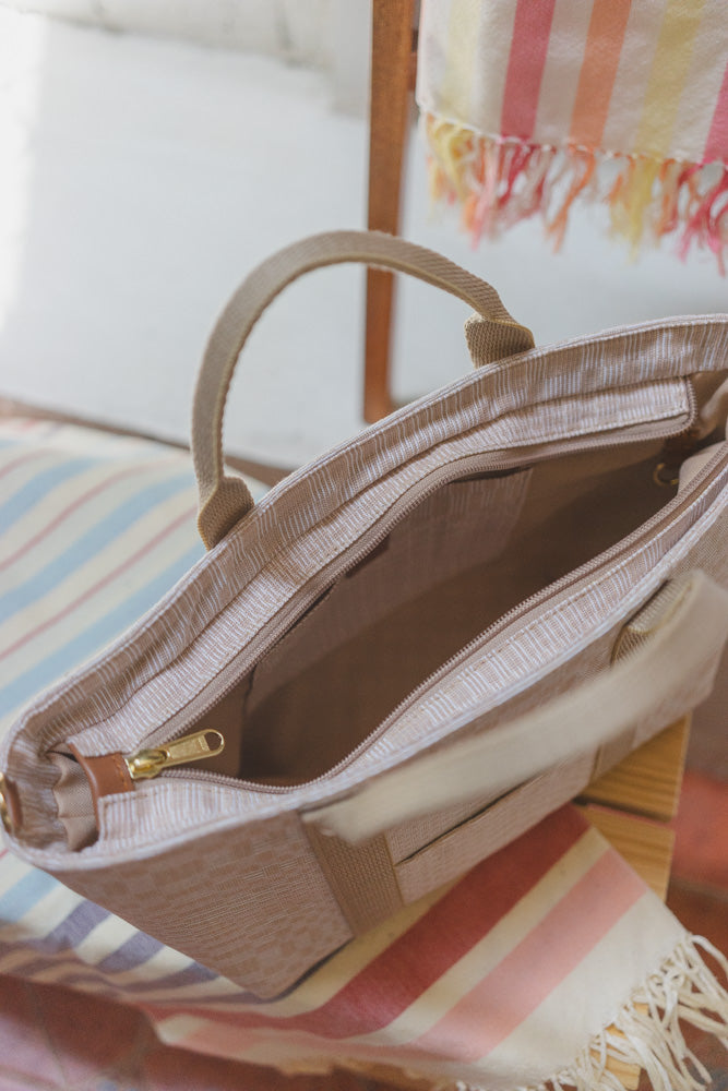 Malaya Mini in Abra Sand