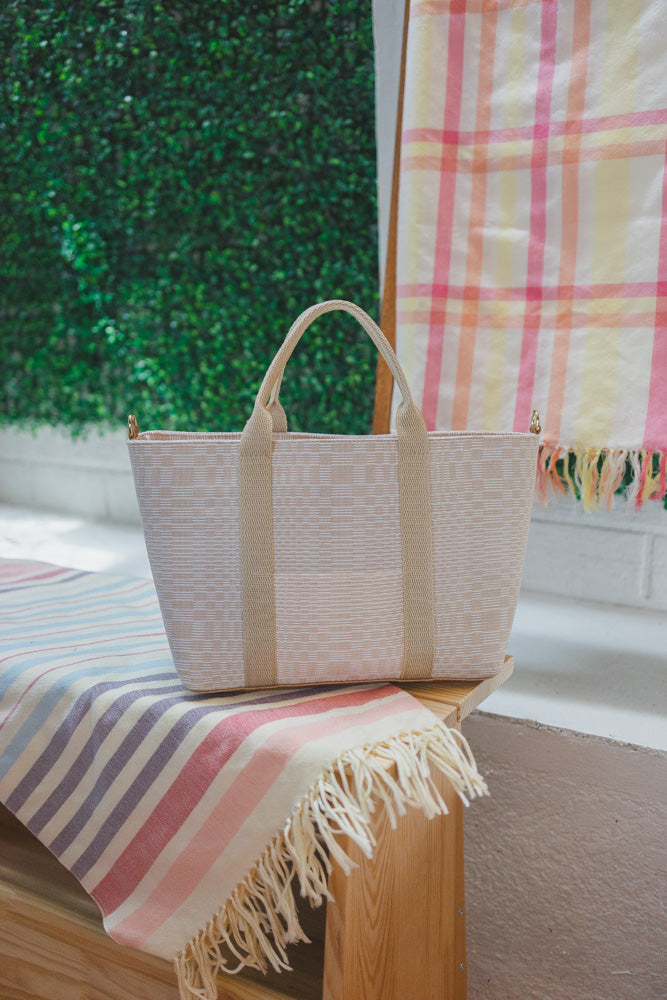 Malaya Mini in Abra Sand