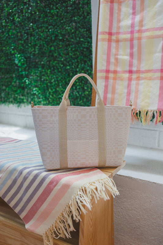 Malaya Mini in Abra Sand