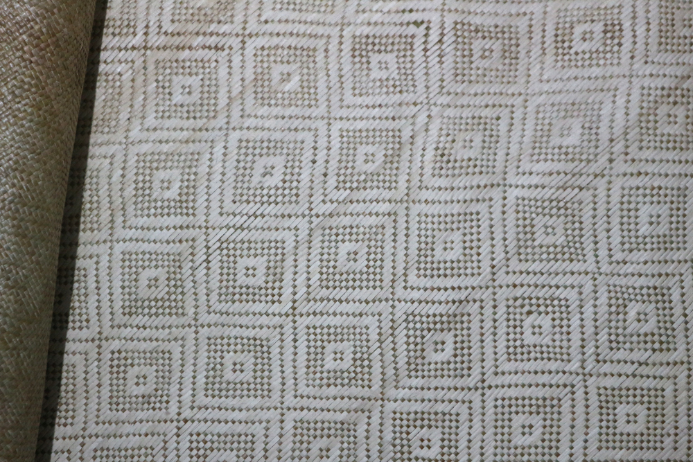 Diamond-White Rectangular Mat - Woven Crafts